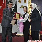 Dünya Kadınlar Birliği'ne 8 Mart'ta Anlamlı Ödül Dünya Kadınlar Birliği'ne 8 Mart'ta Anlamlı Ödül
